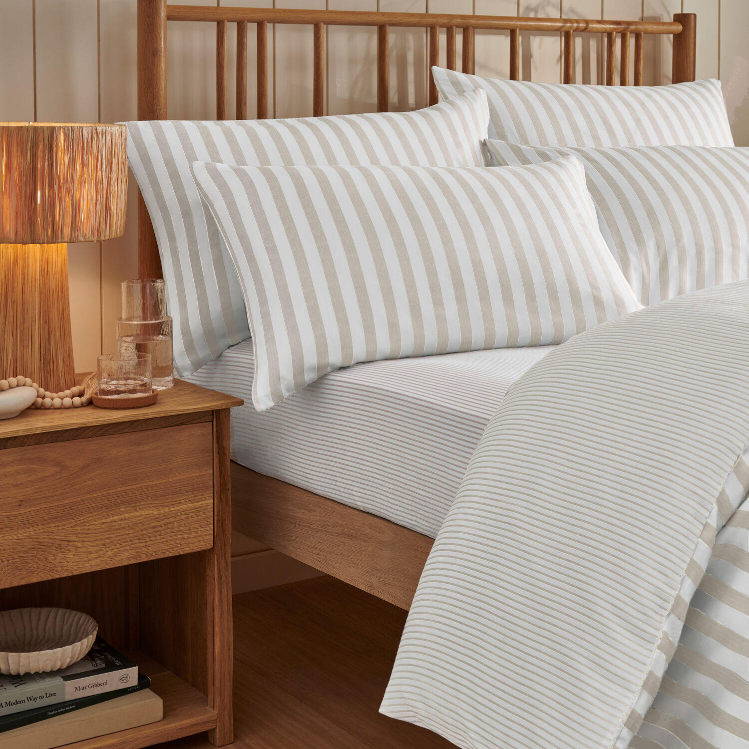 Superking Neutral Margate Fitted Sheet 200TC