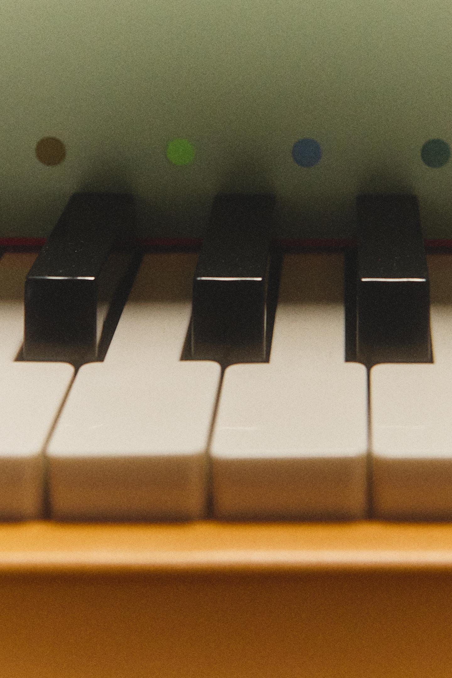 Wooden Mini Grand Piano Musical Toy 5