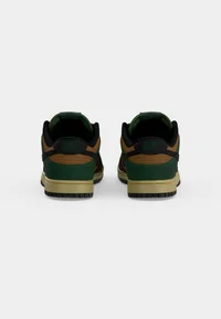 Nike Sportswear 4