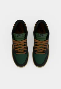 Nike Sportswear 5