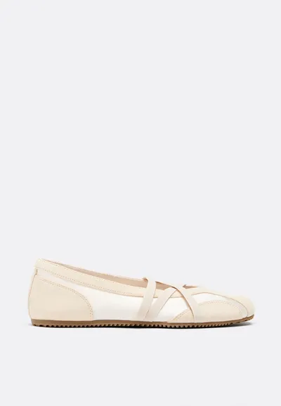 Extra-flexible strap sneakerinas