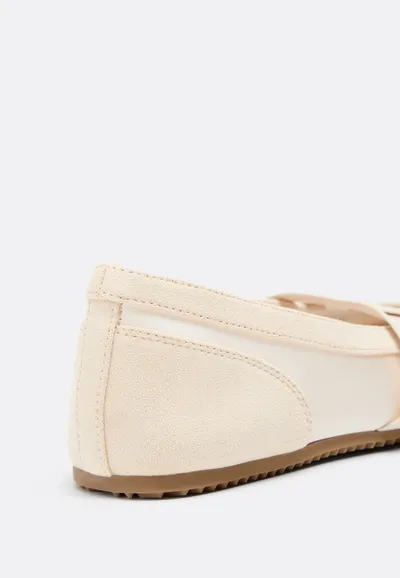 Extra-flexible strap sneakerinas 3