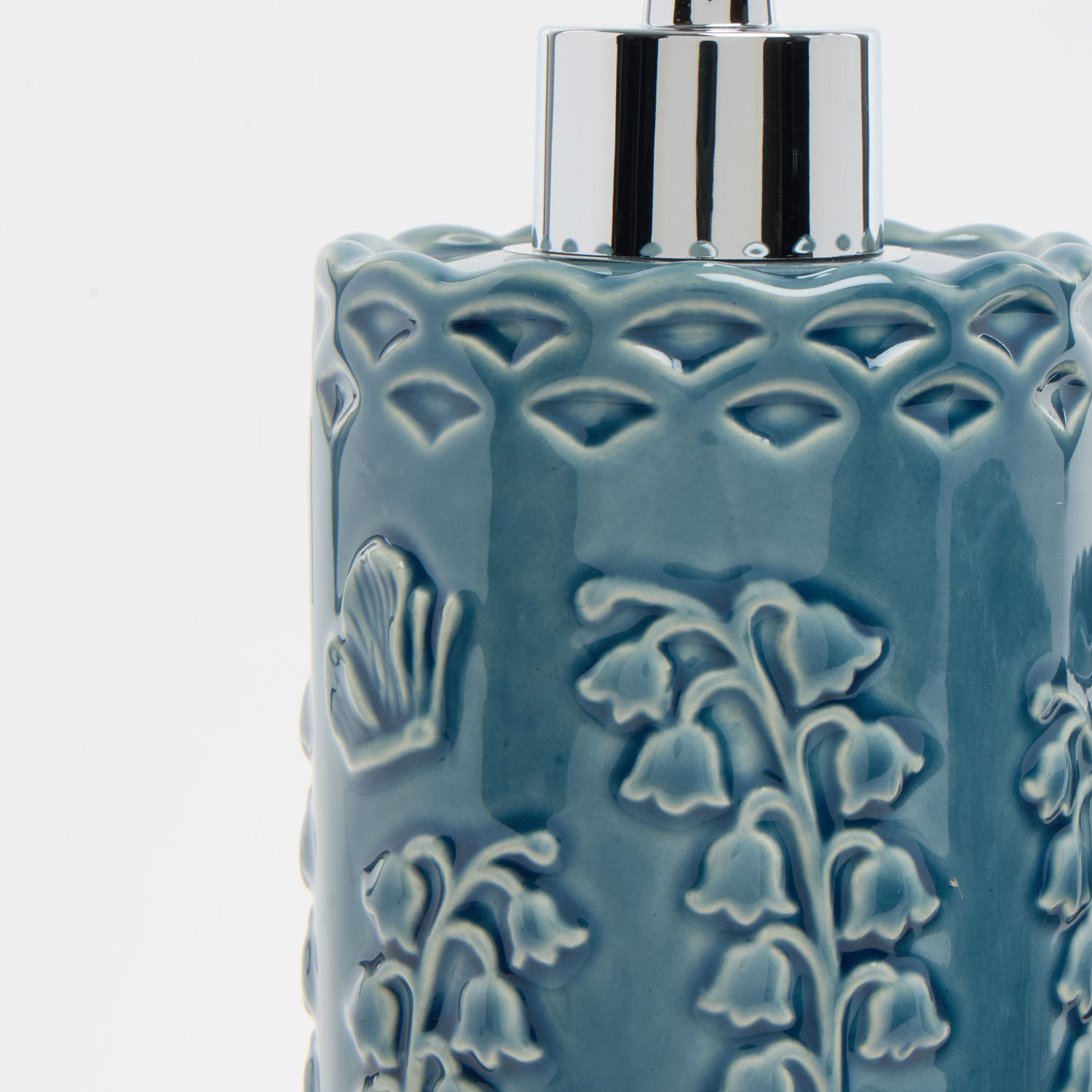 Blue Embossed Floral Basin Accessories 2