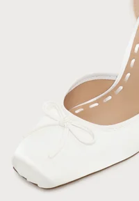 LARINA - Classic heels - ivory satin 4