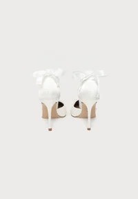 LARINA - Classic heels - ivory satin 2