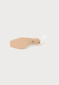 LARINA - Classic heels - ivory satin 5