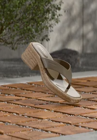 T-bar sandals - desert taupe