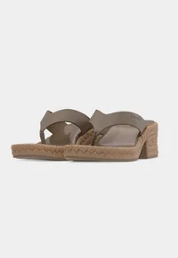 T-bar sandals - desert taupe 3