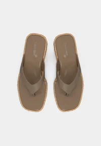 T-bar sandals - desert taupe 5