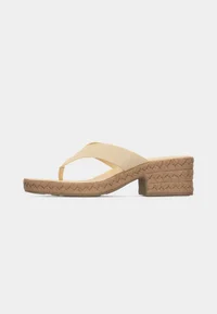 T-bar sandals - light cashew 2