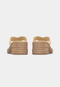 T-bar sandals - light cashew 4