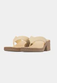 T-bar sandals - light cashew 3