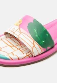 DANA SLIDE ST TROPEZ LANDSCAPE ARTIST PRINT - Mules - bright pink/multi-coloured 5