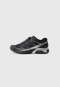 XT PATHWAY GTX UNISEX - Trainers - black/silver-coloured 3